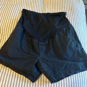 Black old navy maternity shorts size 10